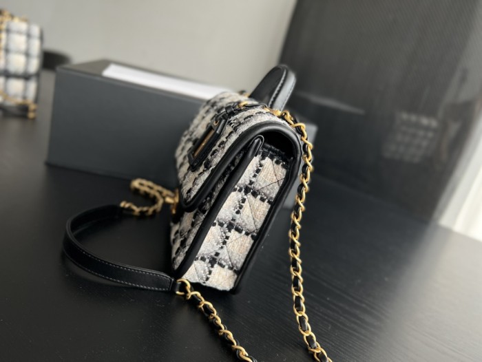 Handbag Chanel  AS3652  size  20cmx17cm6 cm