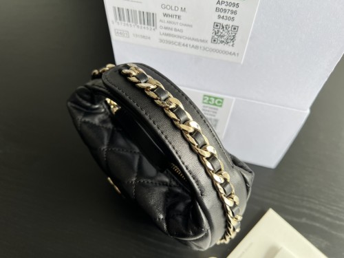  Handbag   Chanel  size  16cmx16cmx5.5 cm