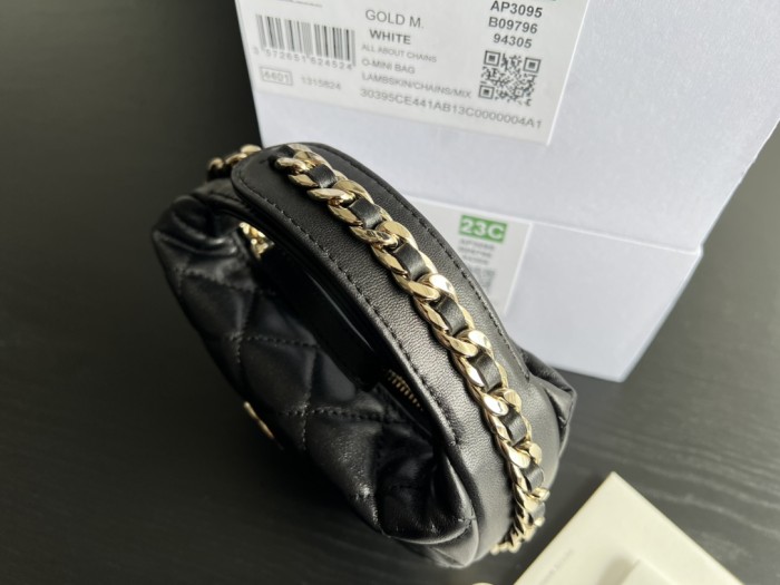  Handbag   Chanel  size  16cmx16cmx5.5 cm