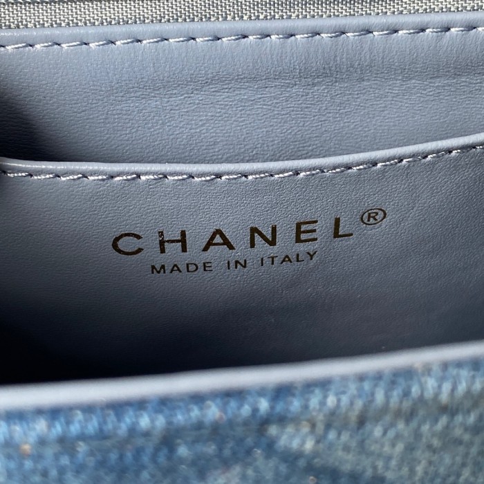  Handbag Chanel  size 20 cm