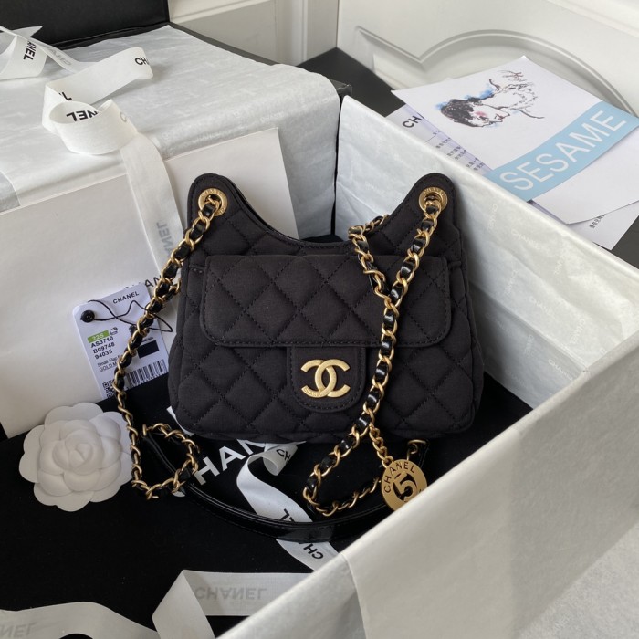  Handbag  Chanel AS3710  size  17×19×6 cm
