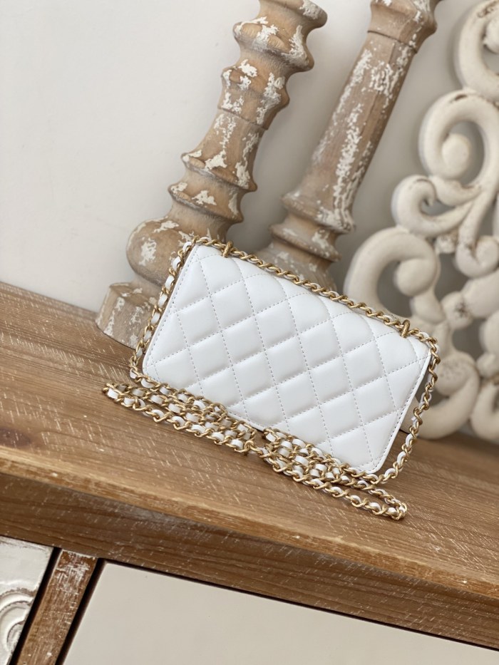 Handbag  Chanel 81238  size  16 cm