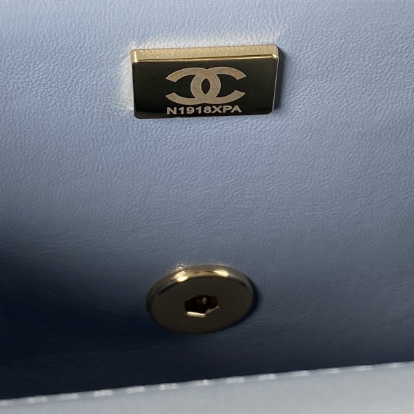  Handbag Chanel  size 20 cm