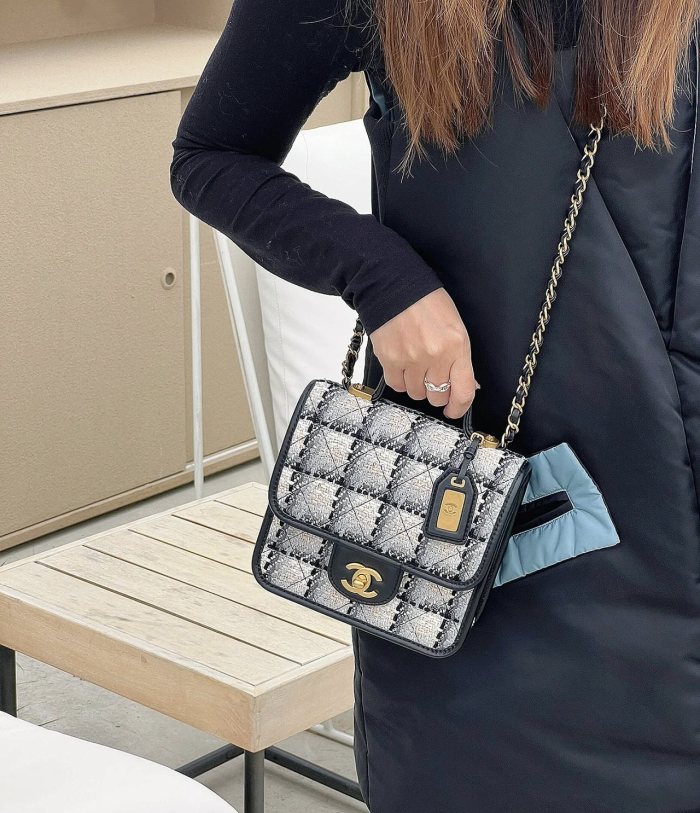 Handbag  Chanel   size   𝟷𝟽*𝟸𝟶.𝟻 *𝟼  𝚌𝚖