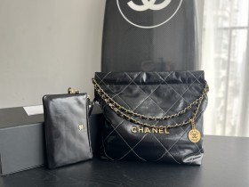 Handbag Chanel  size  35cmx37cmx7 cm