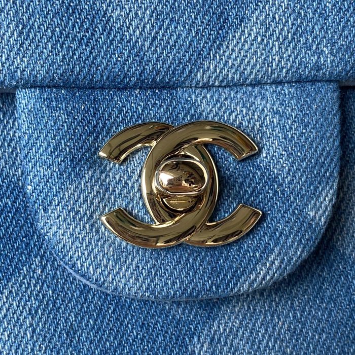  Handbag Chanel  size 20 cm