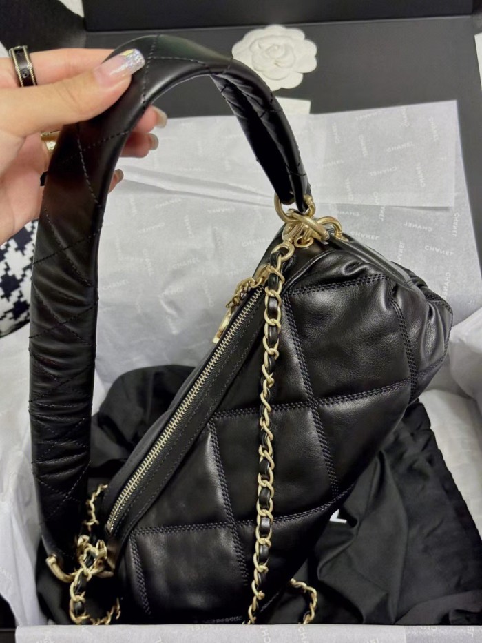 Handbag  Chanel  size  11*20*11 cm