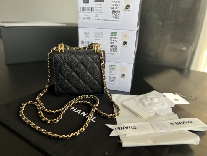 Handbag  Chanel   3020  size 11cmx11cm3 cm 