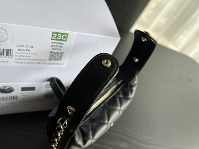  Handbag   Chanel  size  16cmx16cmx5.5 cm