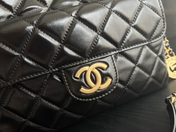  Handbag Chanel  AS3690  size  21.5cmx22.5cmx7 cm