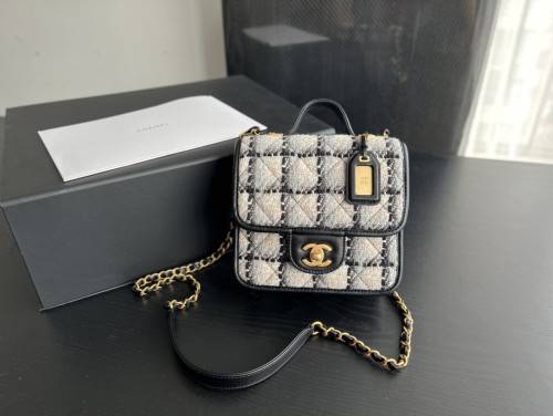 Handbag Chanel  AS3652  size  20cmx17cm6 cm