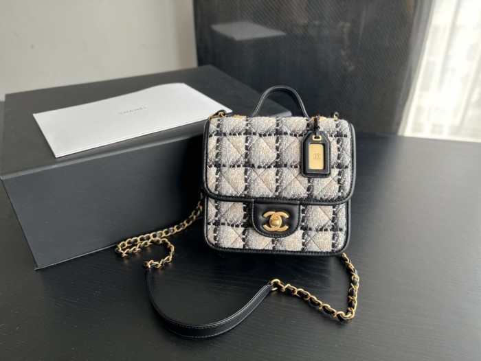 Handbag Chanel  AS3652  size  20cmx17cm6 cm