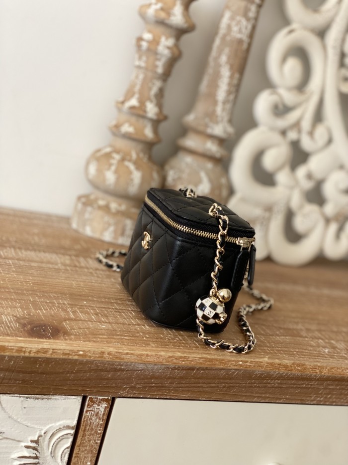 Handbag  Chanel  81241  size  10.5  8.5  7 cm