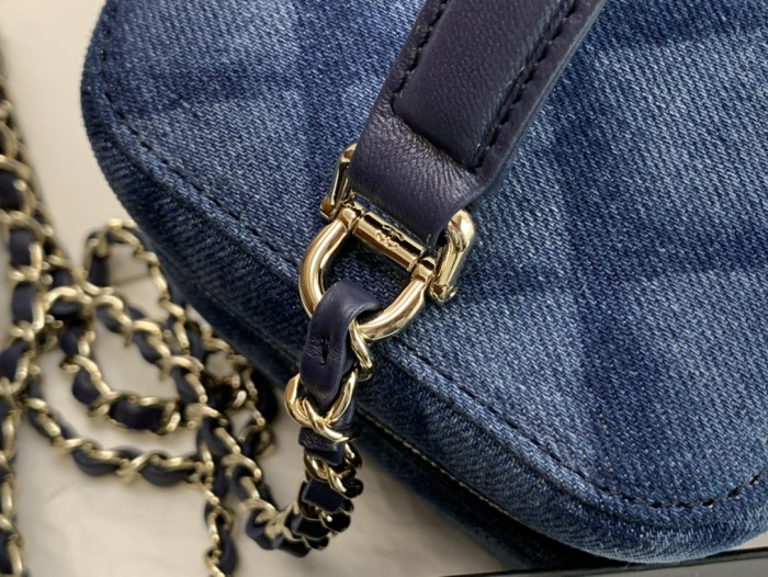  Handbag Chanel size 11*15*12* cm