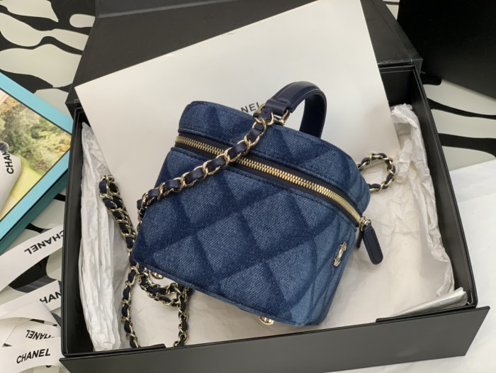  Handbag Chanel size 11*15*12* cm