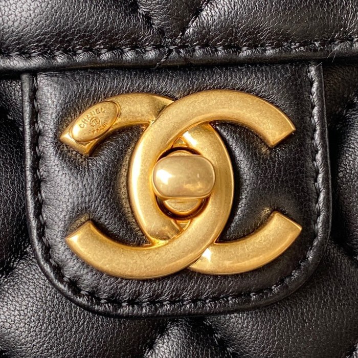 Handbag  Chanel  AS3737 size  14.5*19*6.5 cm