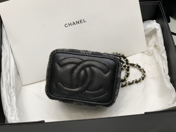  Handbag Chanel size 8.5*11*7* cm