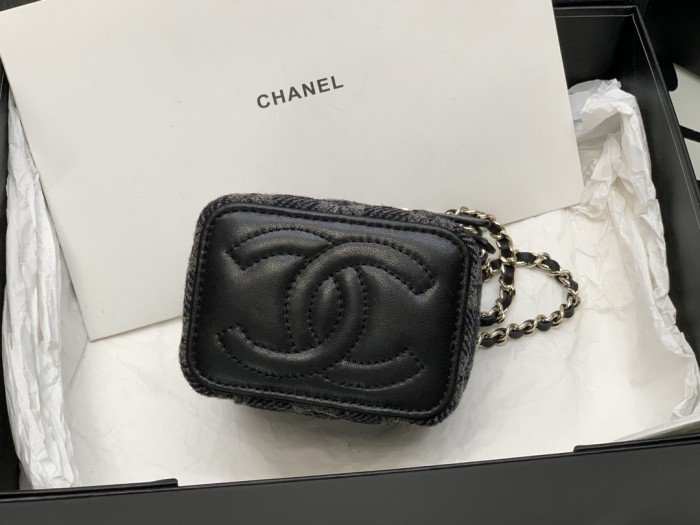  Handbag Chanel size 8.5*11*7* cm