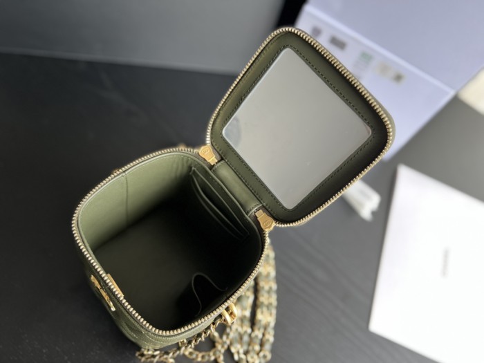 Handbag  Chanel   AP3583  size  14.5cmx11.5cmx11.5 cm