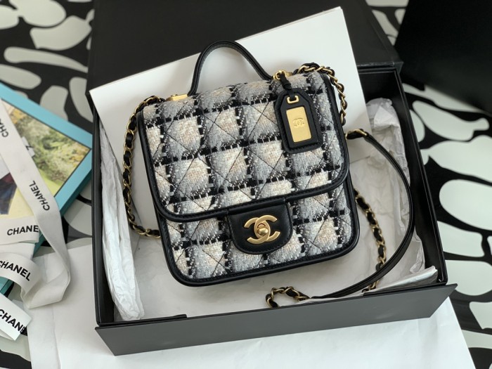 Handbag  Chanel  99199  size  𝟷𝟽*𝟸𝟶.𝟻 *𝟼 𝚌𝚖