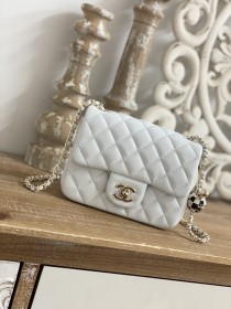 Handbag  Chanel  size  18*7*13  cm