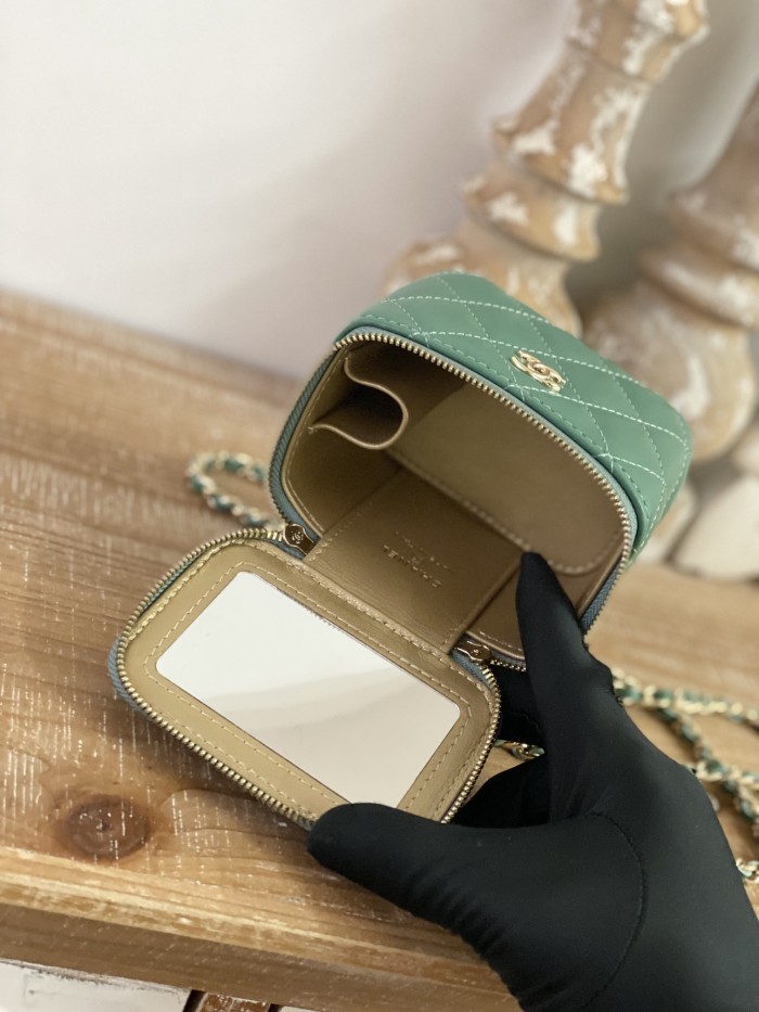 Handbag  Chanel 81241  size  10.5  8.5  7 cm