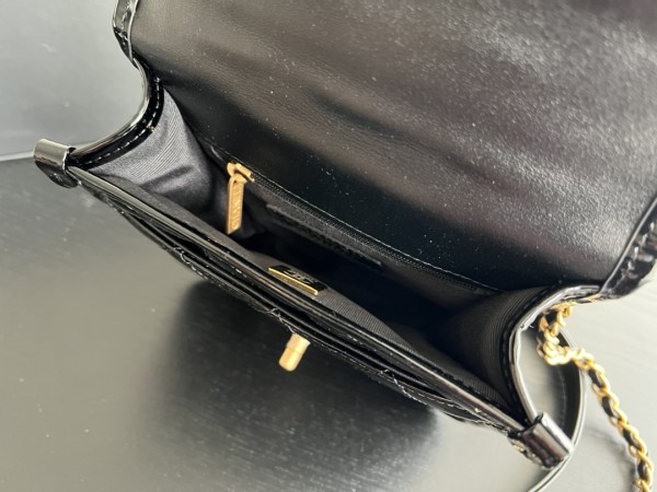  Handbag Chanel  AS3652 size 17cmx20.5cmx6 cm