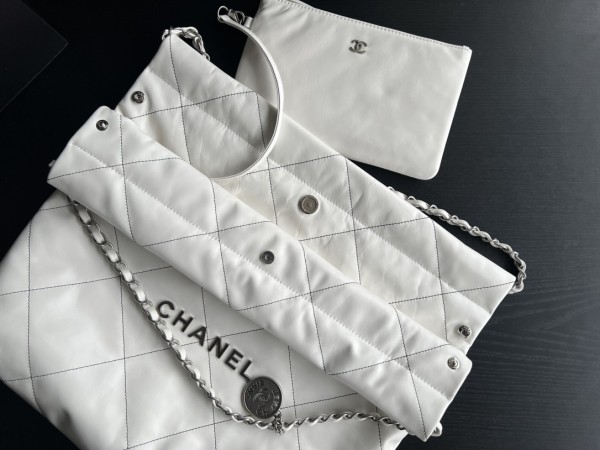  Handbag   Chanel  size  39cmx42cmx8 cm