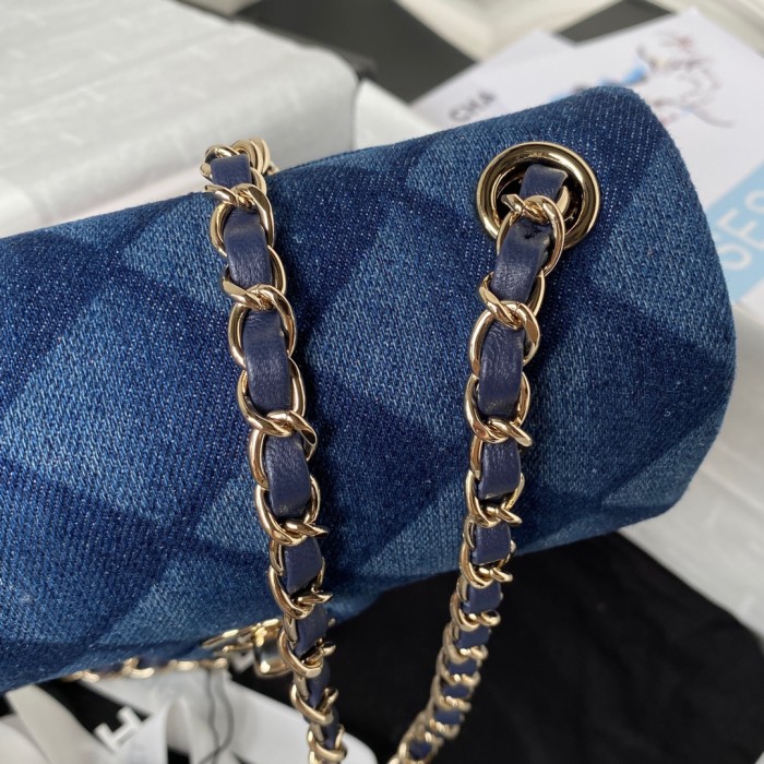  Handbag Chanel   size  20 cm