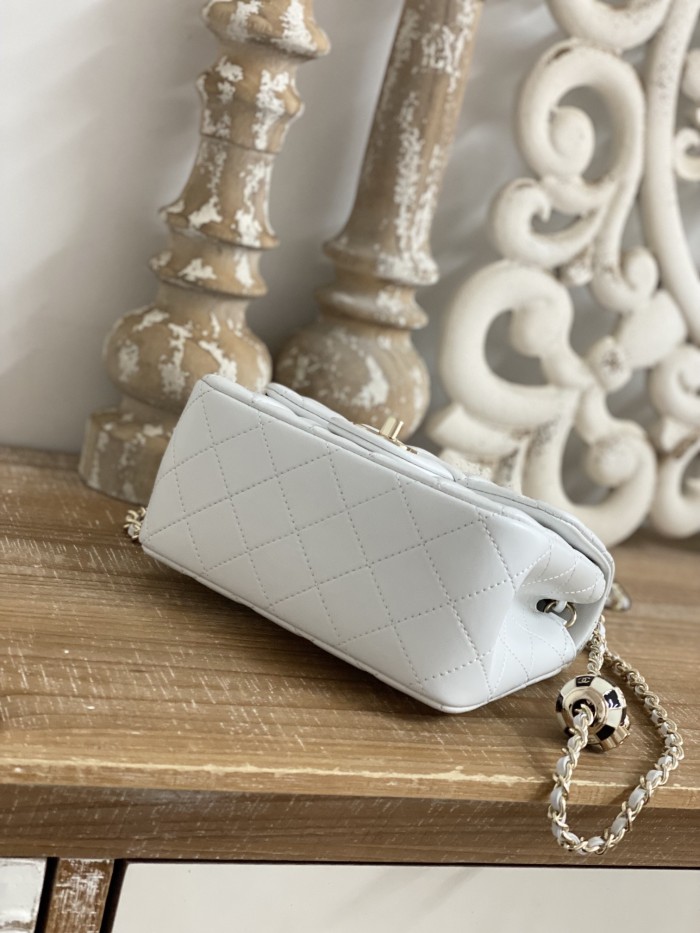 Handbag  Chanel  size  18*7*13  cm