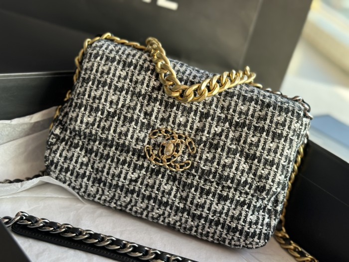  Handbag   Chanel AS1161  size  30 CM