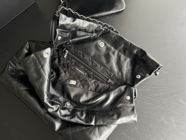 Handbag   Chanel  size 39cmx42cmx8 cm