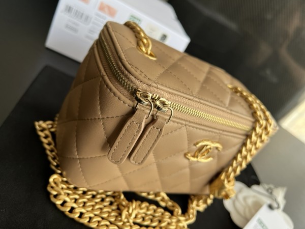 Handbag   Chanel  AP3044  size  17cmx9.5cmx8 cm 