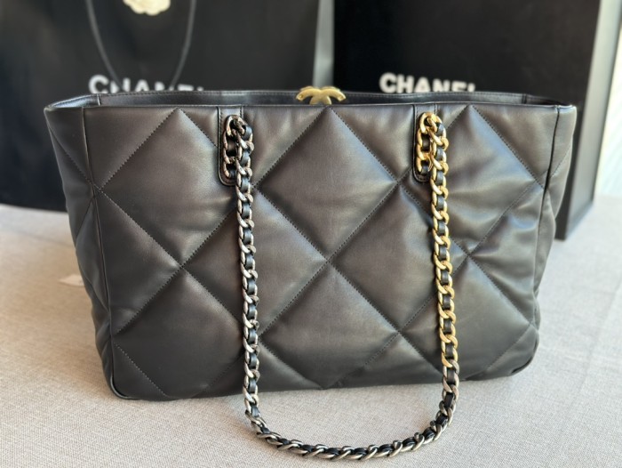 Handbag   Chanel  AS366  size 24 X41 X10 cm