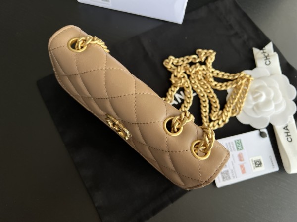 Handbag   Chanel  AP3047  size  17cm9cm3 cm