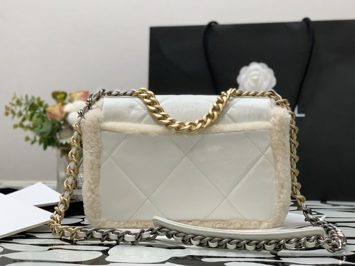 Handbag   Chanel size  26  cm