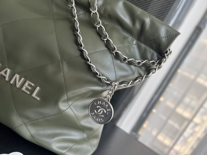 Handbag   Chanel  size  35cmx37cmx7 cm