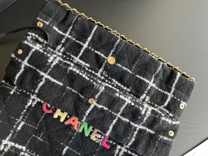 Handbag   Chanel 3261  size  39cmx42cmx8 cm