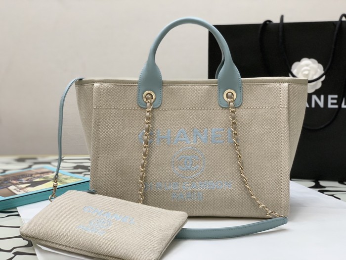 Handbag   Chanel  size  32  cm