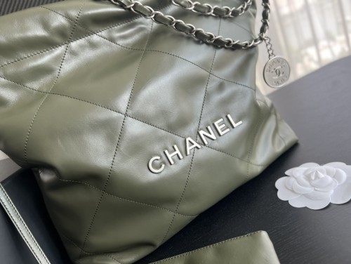 Handbag   Chanel  size  35cmx37cmx7 cm