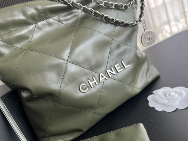 Handbag   Chanel  size  35cmx37cmx7 cm