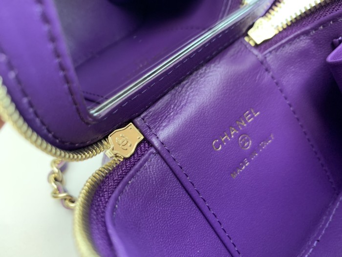  Handbag   Chanel  size  8.5*11*7* cm