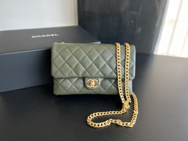 Handbag   Chanel  3393  size 16cmx25cm10 cm