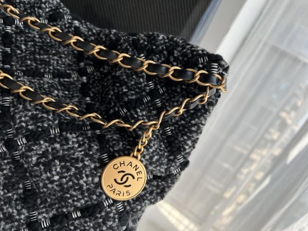 Handbag   Chanel  3261  size  39cmx42cmx8 cm