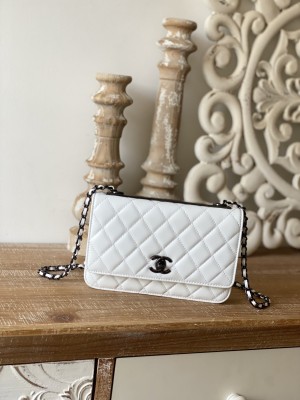 Handbag   Chanel  88632  size 19 cm