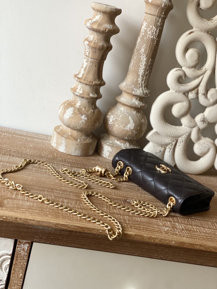 Handbag   Chanel  81224  size 16 cm