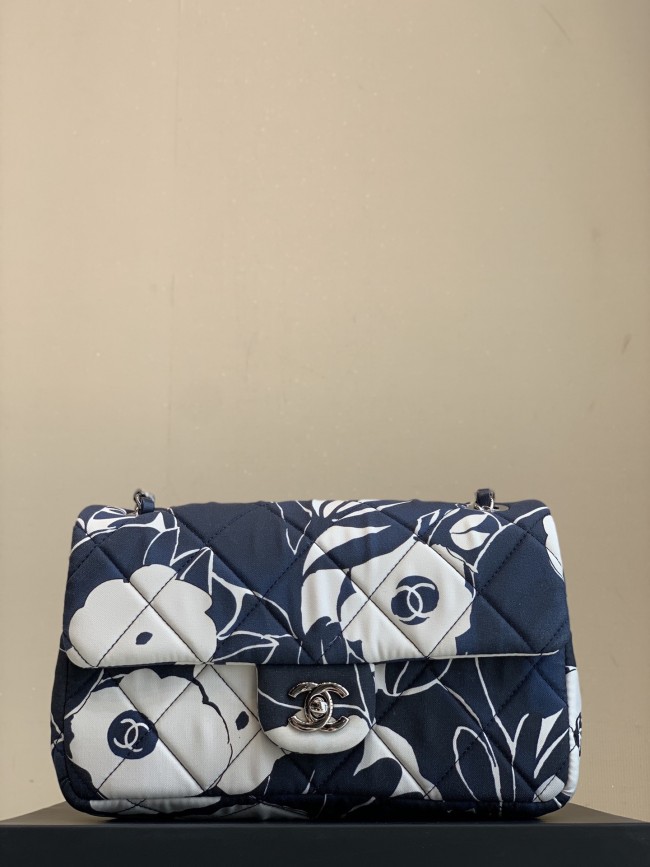  Handbag   Chanel  size 23×14×5.5 cm