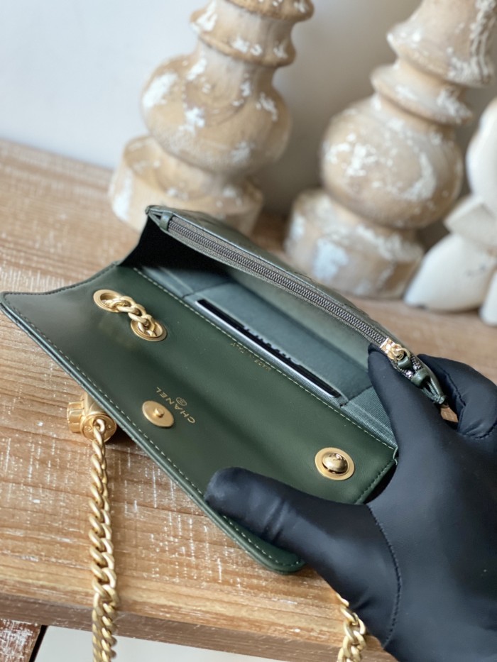 Handbag   Chanel  81224  size 16 cm