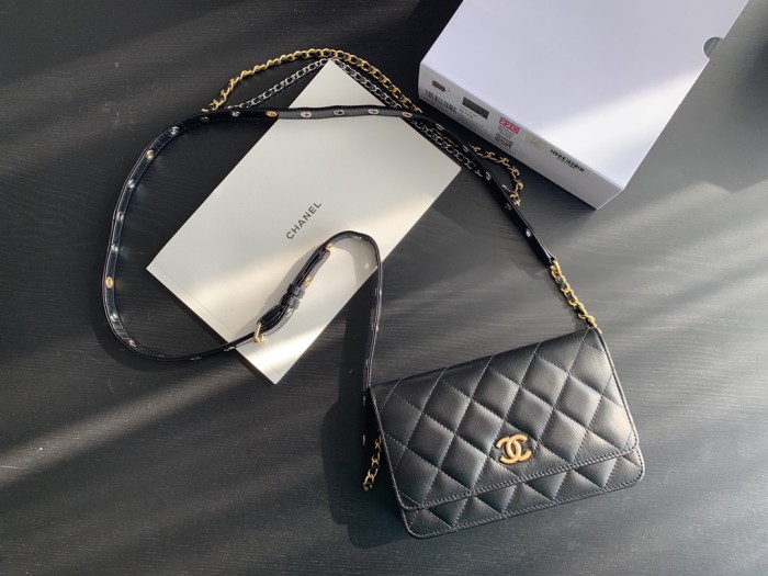 Handbag   Chanel  AP2548  size 19 cm