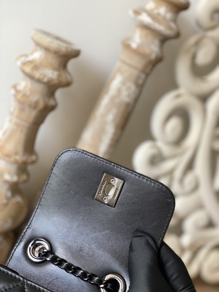 Handbag   Chanel  88631  size 11 11 5 cm